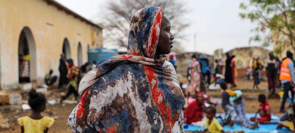 Hundreds of newly arrived Sudanese refugees gather to receive UNHCR relief kits at the Madjigilta site in Chad's Ouaddaï region.