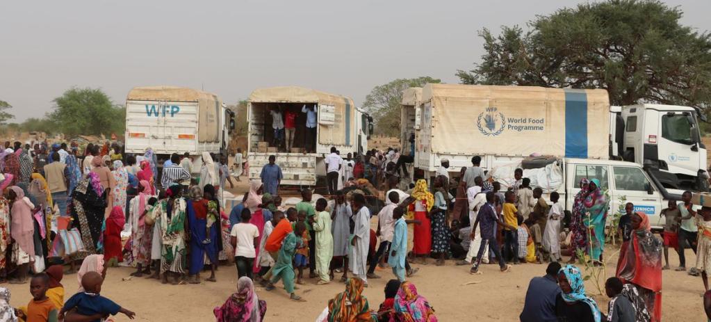 Sudanese refugees in Chad receive food aid from WFP.
