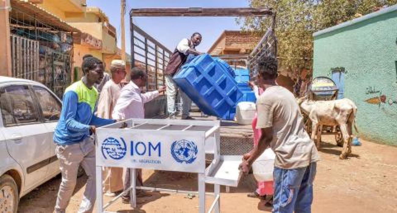 Distribution of IOM hand-washing facilities to a community centre for children and youth living on the streets in Ombeda locality, Omdurman-Khartoum State, during COVID-19 Awareness Raising Campaign. 