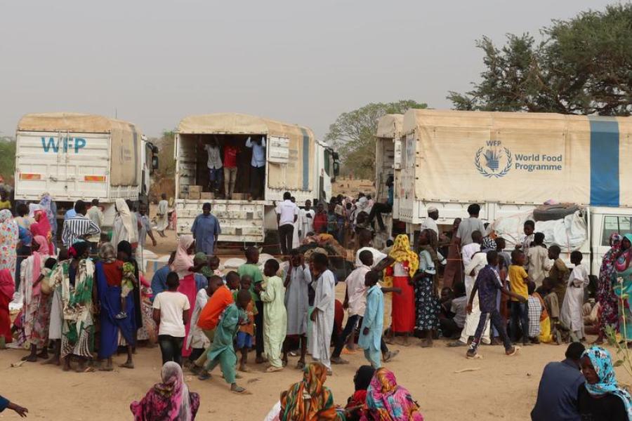 Sudanese refugees in Chad receive food aid from WFP.