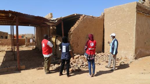 Technical teams from UNDP Sudan and Sudanese Red Crescent assessing locations affected by floods during 2020 rain season 